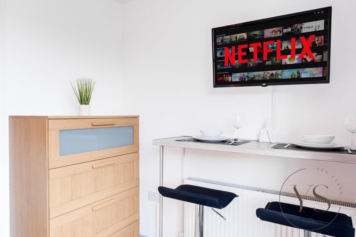 Sienna Longton Studio 2D - Wi-Fi, Alton Towers, Netflix Stoke-on-Trent Exterior photo