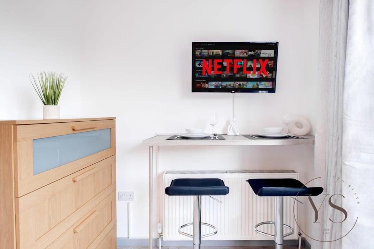 Sienna Longton Studio 2D - Wi-Fi, Alton Towers, Netflix Stoke-on-Trent Exterior photo